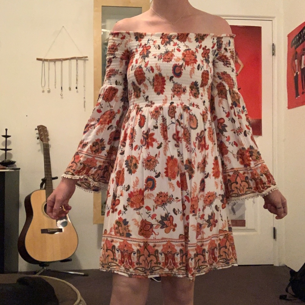 summer-y off the shoulder dress 🌞